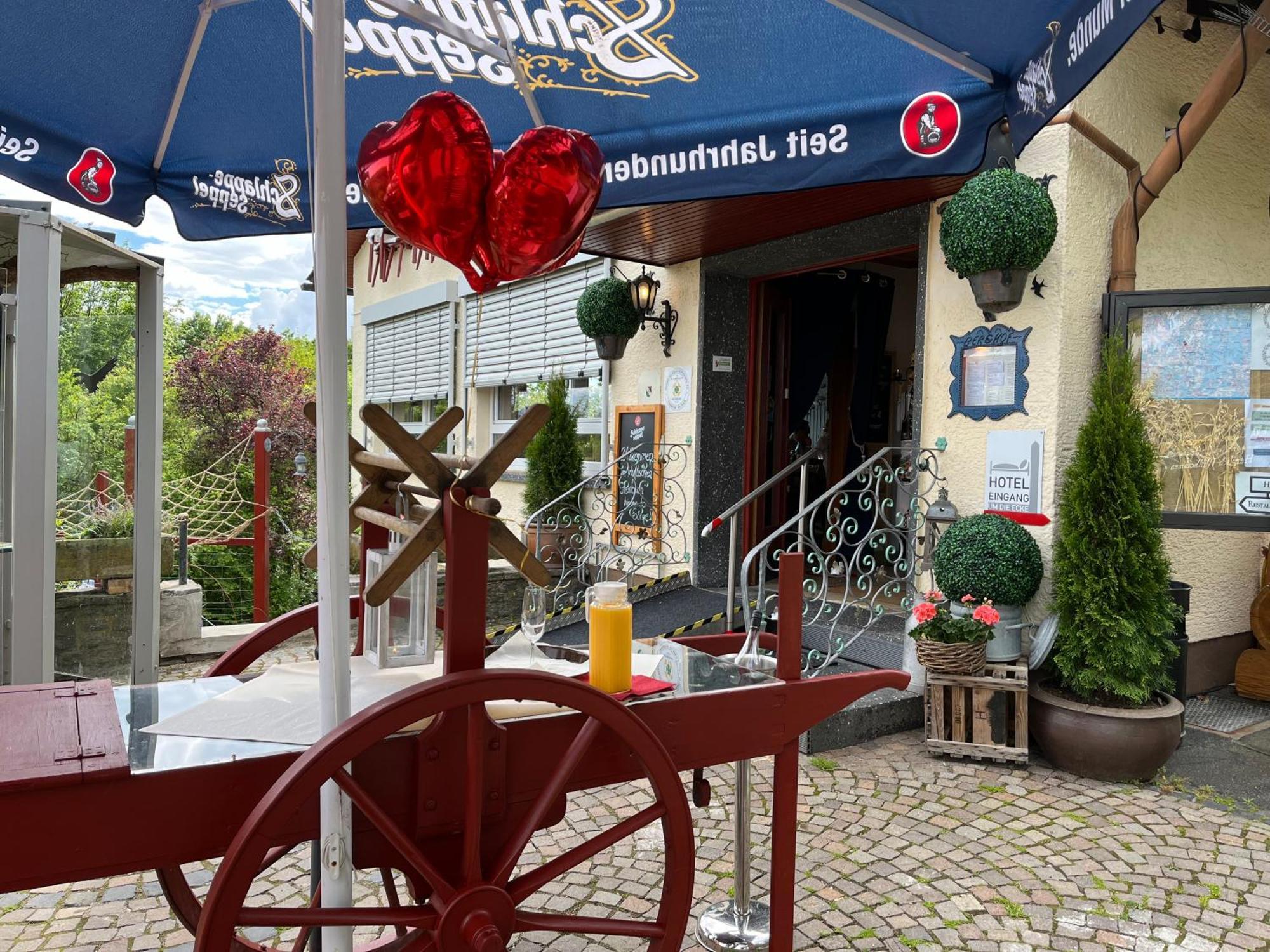 Hotel-Restaurant Berghof Johannesberg Bagian luar foto